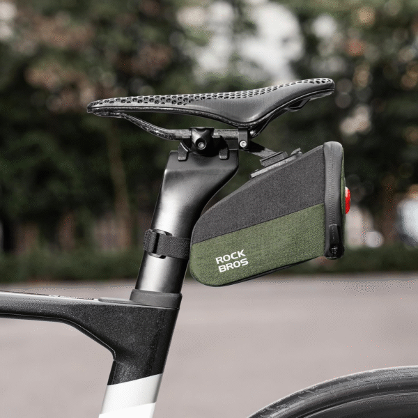 descarga - 2025-11-11T103139.619 BOLSO ASIENTO ROCKBROS C/LUZ NEGRO